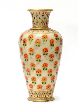 Vaso a balaustro in alabastro decorato a motivi floreali in smalto e parzialmen