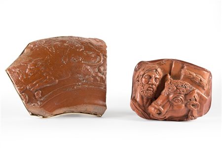 Lotto composto da due presse papier in terracotta e pietra calcarea rossa decor