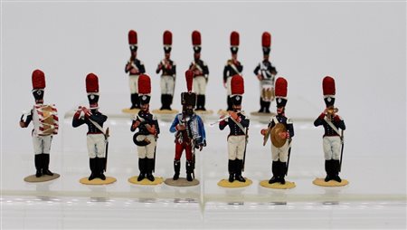 12 soldatini in piombo (lead soldiers)