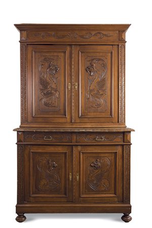 CREDENZA - Credenza a due corpi in noce, 108x126x53,5. Periodo eclettico tra...