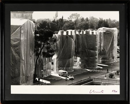  CHRISTO Wrapped Roman Wall, Porta Pinciana, Roma .