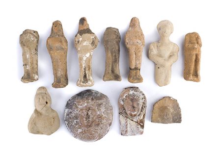 GRUPPO DI UNDICI TERRECOTTE VOTIVE E DECORATIVE<br>IV - I secolo a.C.