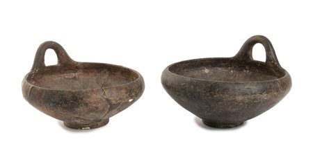 COPPIA DI KYATHOI VILLANOVIANI IN IMPASTO BRUNO<br>IX - VIII secolo a.C.