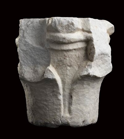 PICCOLO CAPITELLO MARMOREO A FOGLIE LISCE<br>IV - V secolo d.C.