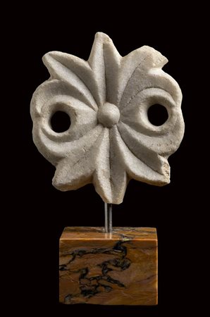 DECORAZIONE FLOREALE BIZANTINA IN MARMO<br>VI - VII secolo d.C.