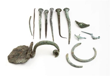 COLLEZIONE DI VARI OGGETTI IN BRONZO<br>VI - I secolo a.C.