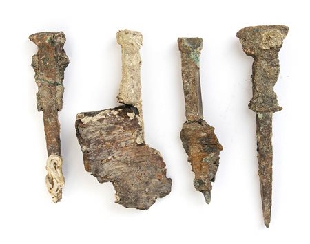 GRUPPO DI QUATTRO CHIODI IN BRONZO DA RELITTO<br>Epoca romana o bizantina