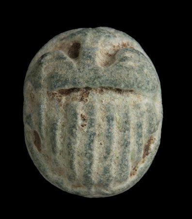 SCARABEO EGIZIANO IN FAIENCE<br>Dal periodo Tardo al periodo Tolemaico