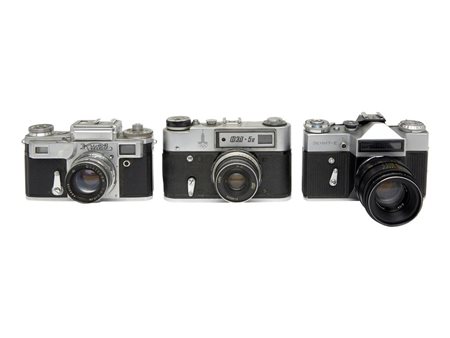 Lotto di tre macchine fotografiche Sovietiche/Russe obiettivo compreso 1....