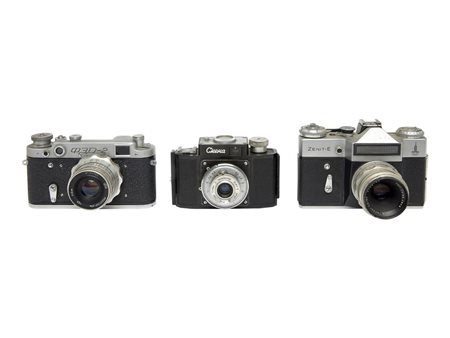 Lotto di tre macchine fotografiche Sovietiche/Russe obiettivo compreso 1. Fed...
