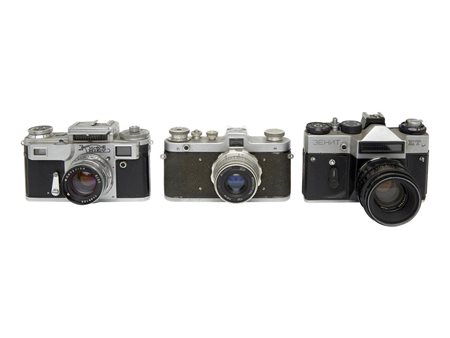 Lotto di tre macchine fotografiche Sovietiche/Russe obiettivo compreso 1....