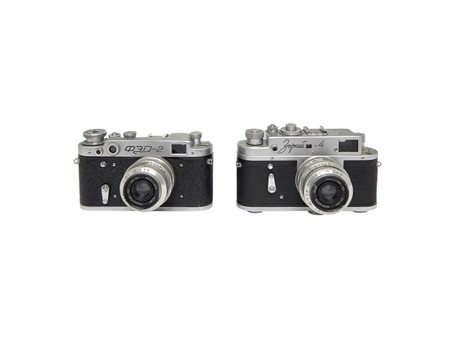 Lotto di due macchine fotografiche Sovietiche/Russe obiettivo compreso 1. Fed...