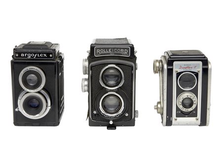 Lotto di tre macchine fotografiche TLR 1. Argus Argoflex E, TLR formato...