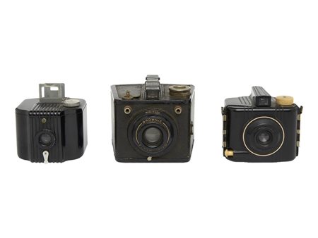 Lotto di tre macchine fotografiche Kodak Box Camera 1. Kodak Baby Brownie,...