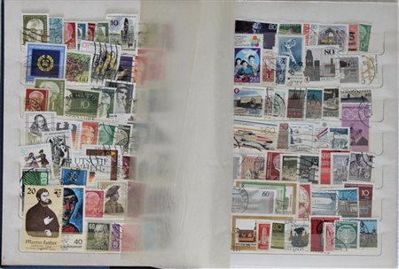 RACCOLTA FRANCOBOLLI: Raccoglitore di francobolli vari, provenienti...