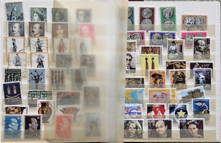 RACCOLTA FRANCOBOLLI: Raccoglitore di francobolli vari, provenienti da tutto...