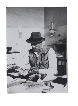 Beuys, Joseph - Catalogo di mostra - Fotografia firmata dall’artista