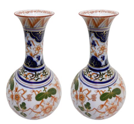 Coppia di vasi cinese in porcellana con decorazione floreale di colore...