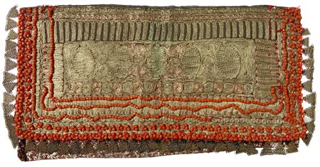 Copricapo da cerimonie di donna, decorato anteriormente in corallo e fili di...