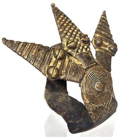 Bracciale metallico raffigurante 3 teste di serpente, Dogon, Mali, XX secolo,...