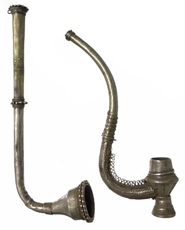 Due pipe da oppio in argento, senza bocchino. Cina, XIX/XX secolo. Cm 18x6/18...