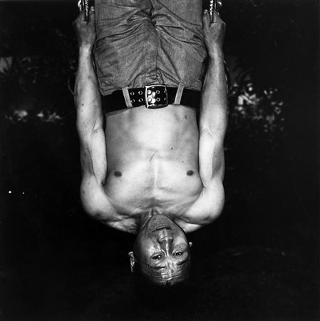 Issei Suda Still rings 1970 ca.

Stampa fotografica vintage alla gelatina sali d