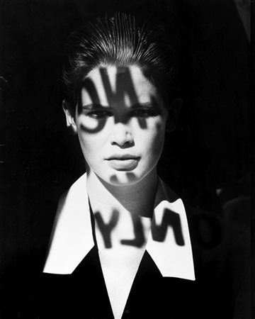 Albert Watson Claudia Schiffer Shadow 1990

Stampa fotografica vintage alla gela