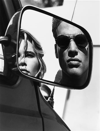 Albert Watson Claudia Schiffer ritratto allo specchio 1990

Stampa fotografica v