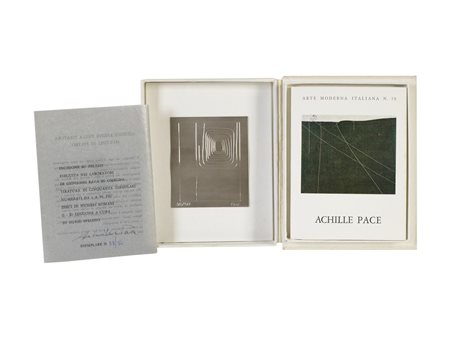 Achille Pace (1923) SENZA TITOLO incisione su peltro, cm 10x9 e monografia...