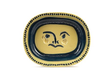 Pablo Picasso "Visage gravé, fond grège" 1947
ceramica smaltata
cm 32x39x4,5
Mad