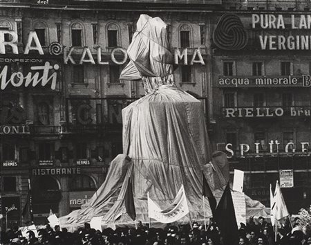 Christo "Wrapped Monument to Vittorio Emanuele, Project for Piazza del Duomo, Mi