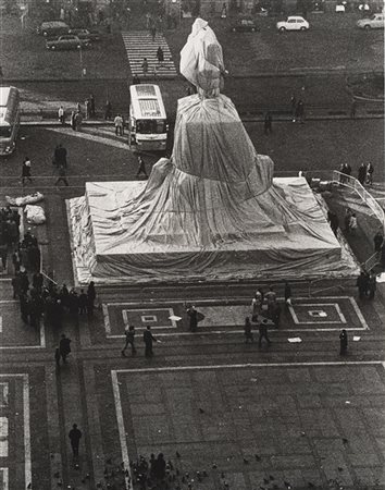Christo "Wrapped Monument to Vittorio Emanuele, Project for Piazza del Duomo, Mi