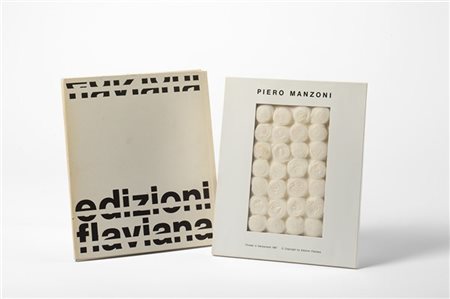 Piero Manzoni "Batuffoli di ovatta (61)" 1967
Multiplo. Batuffoli di ovatta
cm 1