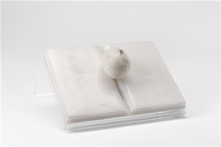 Mirella Bentivoglio "Senza titolo (libro con uovo)" 1987
scultura in marmo
cm 15