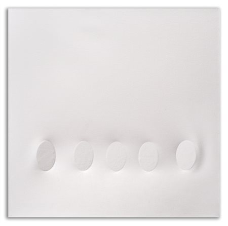 Turi Simeti "5 ovali bianchi" 2003
acrilico su tela sagomata
cm 80x80
Firmato al