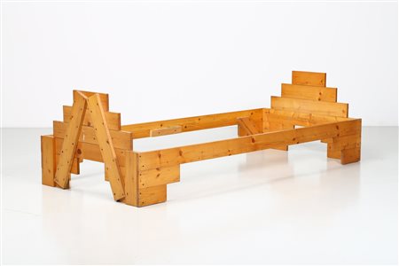 MARI ENZO (n. 1932) - Letto modello Emme, produzione Gavina 1974. 
.