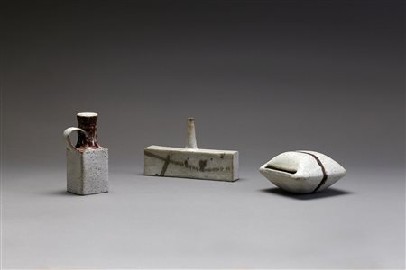 GAMBONE BRUNO (n. 1936) - Due bottiglie e un portacarte anni '60.