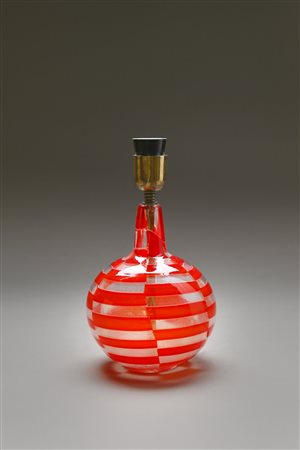 BAROVIER ERCOLE (1889 - 1974) - Lampada da tavolo in vetro a tessere orizzontali in colore rosso e trasparente. Seconda metà anni ’50. .