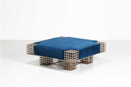 SOZZANI CARLA (n. 1947) - Panca scultorea da centro fine anni '70.