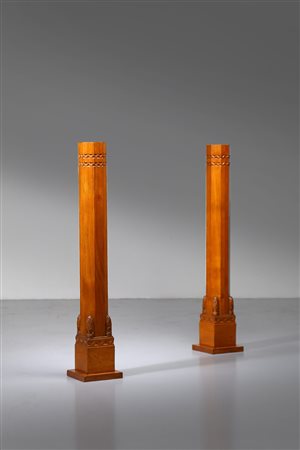 ZACCARI ETTORE  (1877 - 1922) - (attribuito) Coppia di sellette anni '20. (2).