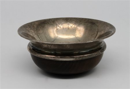 Ciotola in argento e legno - A silver and wooden bowl