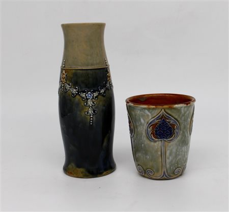 Una caraffa da notte in ceramica smaltata - A glazed ceramic night carafe