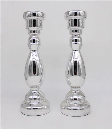 Due candelieri in vetro argentato - A pair of silver glass candlesticks