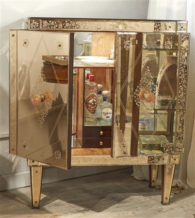 Mobile bar specchiato