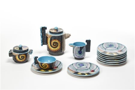 Nicolaj Diulgheroff Parte di servizio in ceramica futurista, smaltata all'aerogr