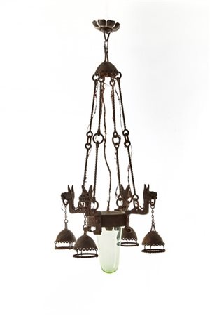 ALESSANDRO MAZZUCOTELLI (BOTTEGA DI)  (  Lodi   1865  -  Milano   1938  ) Piccolo lampadario in ferro battuto a quattro luci con p