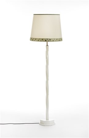 KPM Lampada da terra in porcellana con fusto a torciglione a sezione ottagonale,