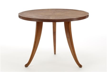 Tavolo in legno massello, bordato e impiallacciato con piano circolare e tre ga