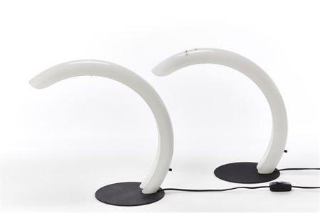 Mazzega Coppia di lampade da tavolo ad arco. Murano, anni '70/'80. Base in metal