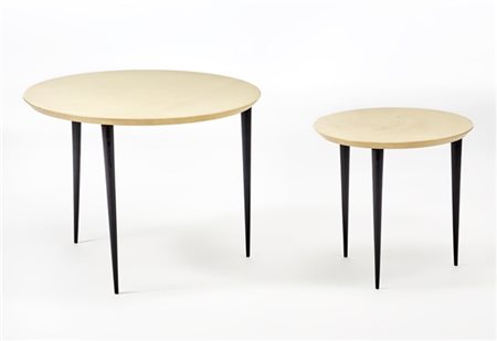 Aldo Tura Due tavolini tripodi bassi. Lazzate, anni '50/'60. Gambe e piano in le